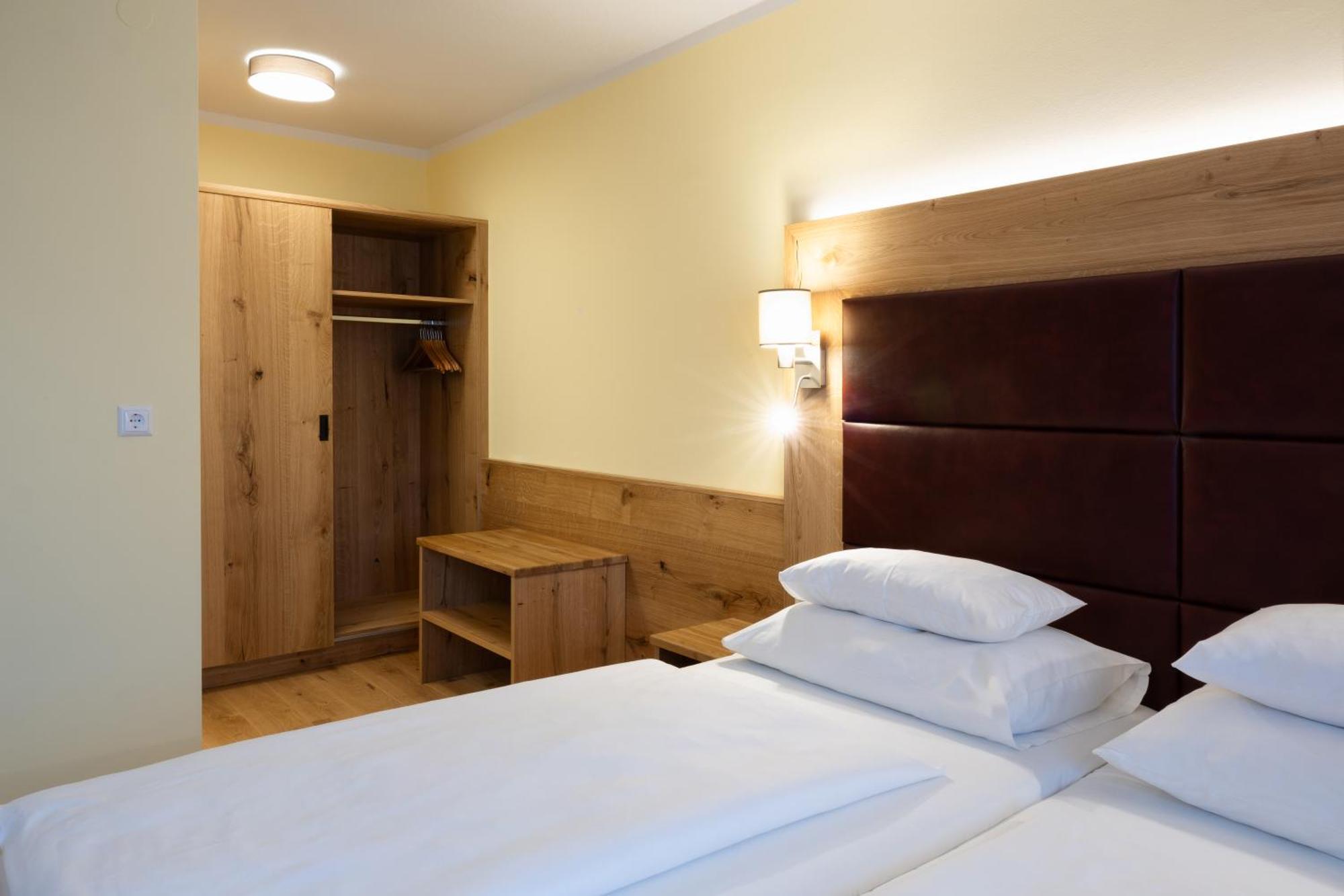Hotel Kaernten Krumpendorf Ngoại thất bức ảnh