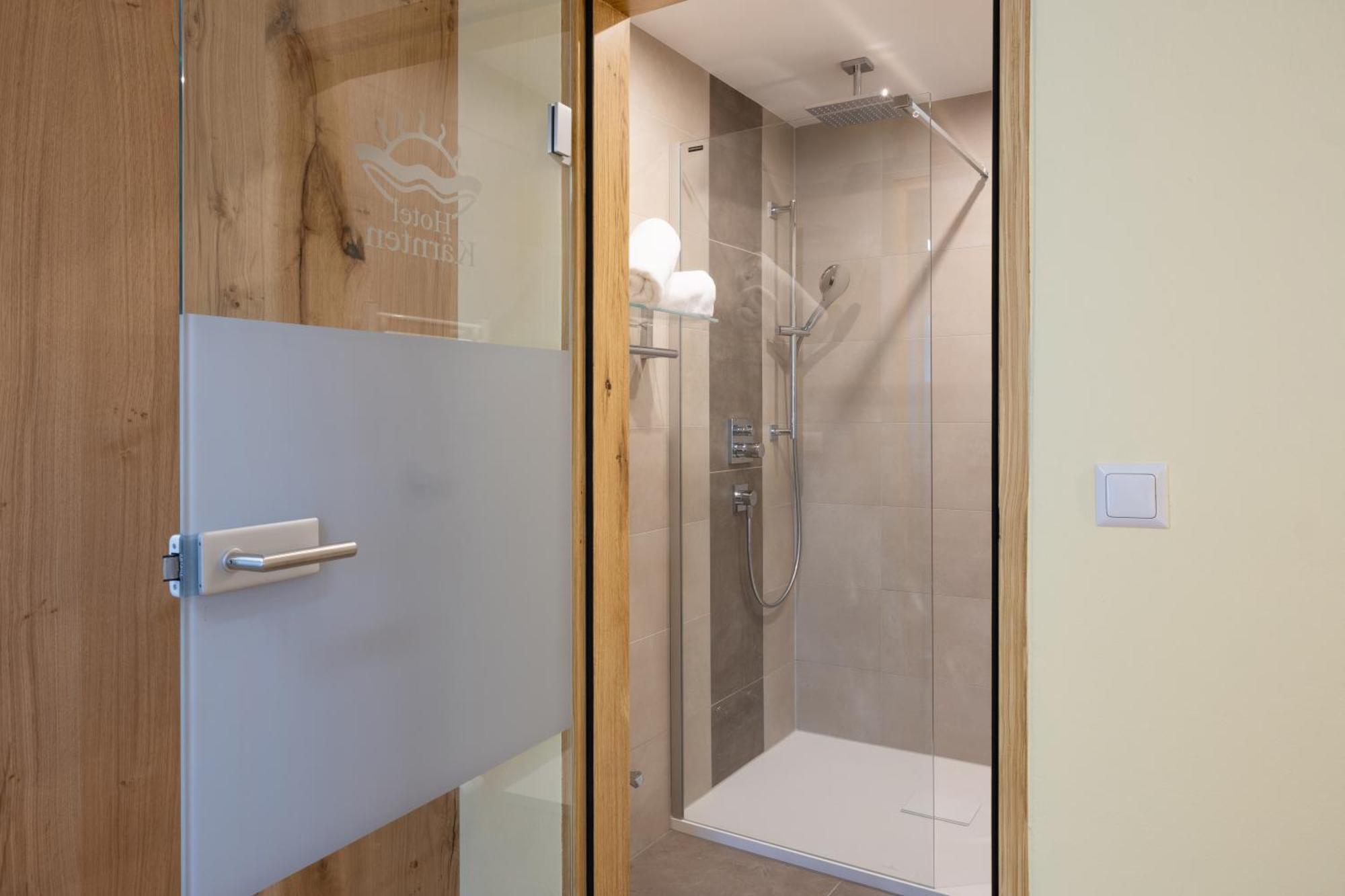 Hotel Kaernten Krumpendorf Ngoại thất bức ảnh