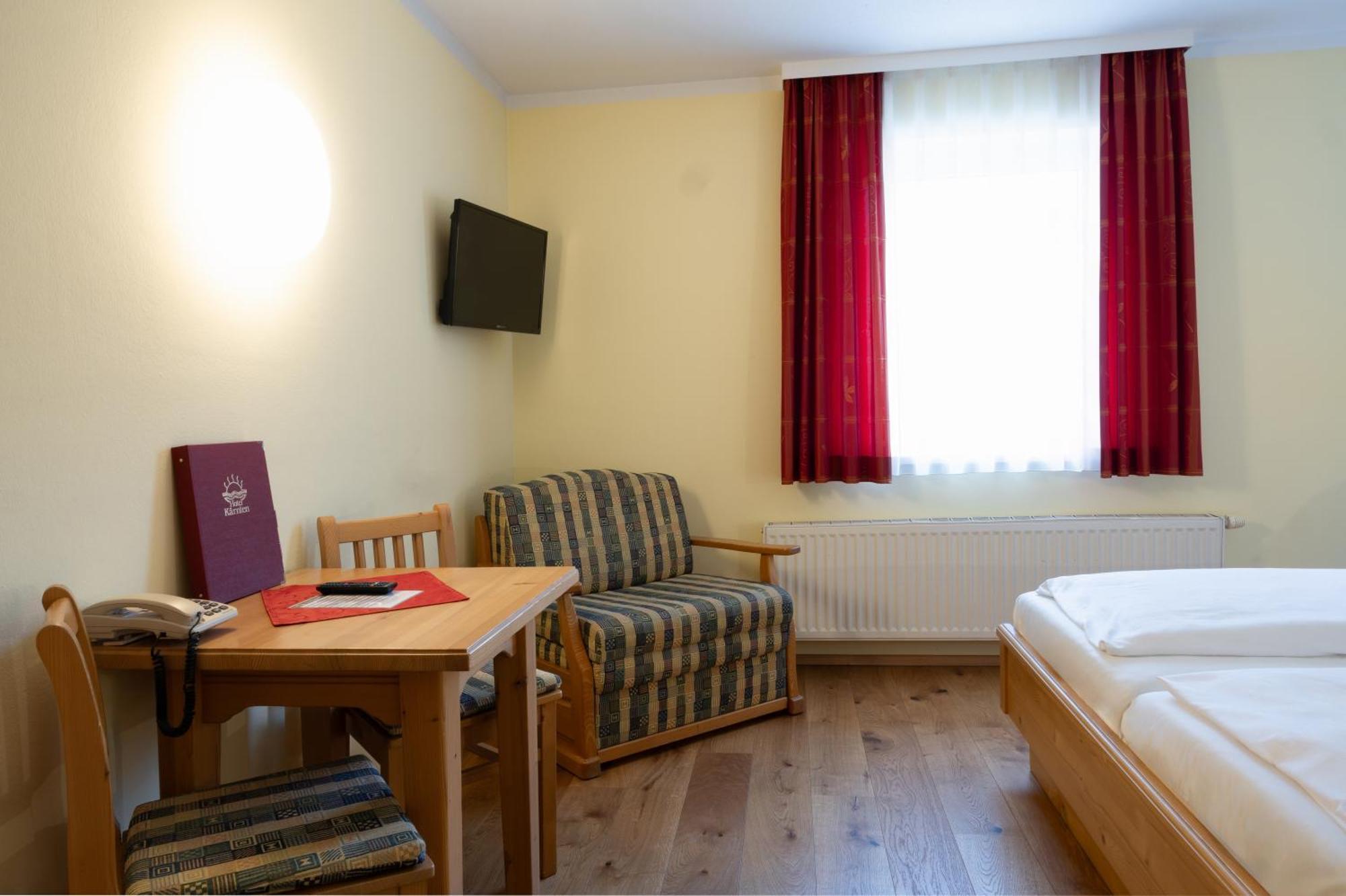 Hotel Kaernten Krumpendorf Ngoại thất bức ảnh