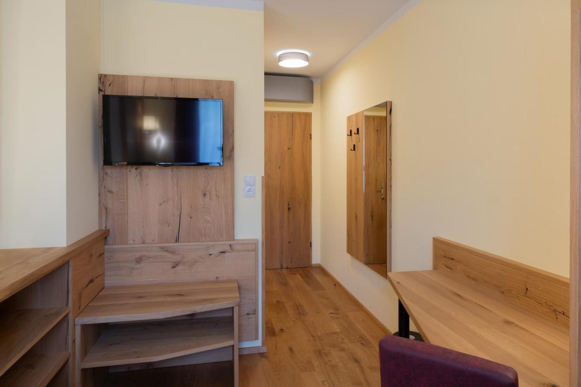 Hotel Kaernten Krumpendorf Ngoại thất bức ảnh