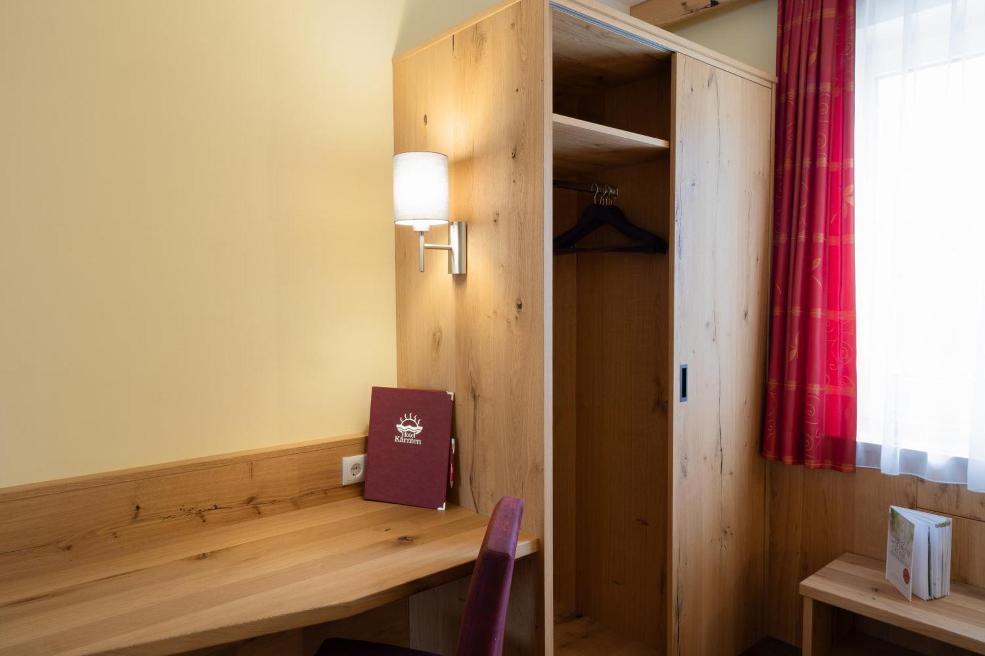 Hotel Kaernten Krumpendorf Ngoại thất bức ảnh